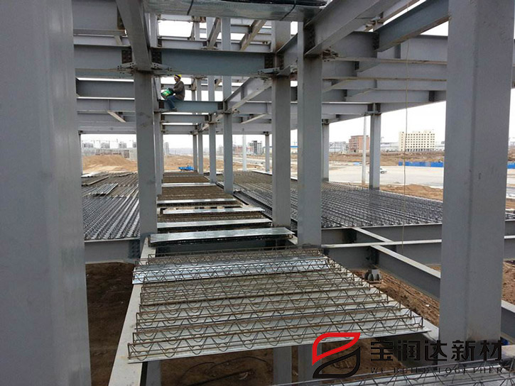 多層鋼結(jié)構(gòu)辦公樓寶潤達桁架樓承板施工現(xiàn)場