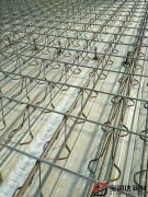 寶潤(rùn)達(dá)新密工地鋼筋桁架樓承板施工中